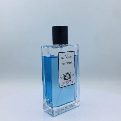 عطر مردانه رویالیست تامی هیلتن با رایحه‌ای خنک و بی‌نظیر، مناسب برای روزهای گرم و خنک سال. این عطر با ترکیبات خاص و کیفیت عالی، گزینه‌ای ایده‌آل برای هدیه دادن است.