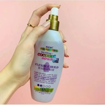 اسپری حالت دهنده و ضد وز روغن نارگیل OGX محصولی مراقبتی برای انواع مو به خصوص موهای خشک و آسیب دیده است. این اسپری حاوی روغن نارگیل و عصاره دانه وانیل می‌باشد و موجب نرمی و لطافت مو می‌گردد.