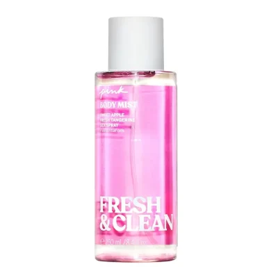 بادی اسپلش Pink Fresh & Clean با رایحه میوه و گل، طبع تازه و شیرین داشته و برای استفاده روزانه و همه فصل‌ها انتخابی عالی است.