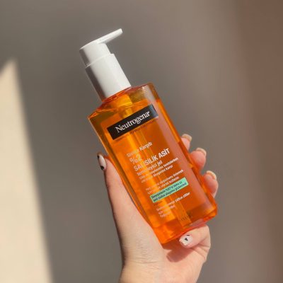 لایه برداری برای پاکسازی منافذ و حذف سلول‌های مرده تمیز کننده و پاک کننده عمیق پوست از ناخالصی، آلودگی و چربی دارای اثر ضد جوش و ضد لک در پوست‌های مستعد آکنه مناسب برای پوست چرب، خیلی چرب و جوش‌ دار حاوی گلیسیرین برای مرطوب کردن و آرامش پوست
