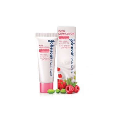 کرم مرطوب کننده روز جانسون با SPF 20، آبرسان 24 ساعته حاوی آب گل رز، مناسب پوست‌های حساس، ایجاد کننده پوستی نرم و صاف با محافظت در برابر آفتاب.