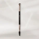 برس Studio FX Fill & Sculpt پیپا آف لاندن، ابزاری حرفه‌ای برای طراحی ابرو با 3 کارکرد: خط اندازی، پر کردن و شانه کردن. موهای وگان و بدون تست حیوانی، با طراحی ارگونومیک.
