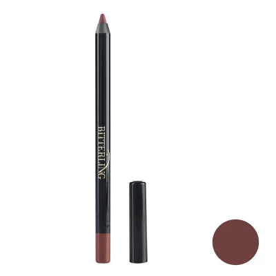 مداد لب پلاستیکی بیتلرینگ با رنگ گرم و بافت نرم، پوشش یکنواخت و آرایش طبیعی برای لب‌ها فراهم می‌کند؛ گزینه‌ای مناسب برای آرایش روزانه.