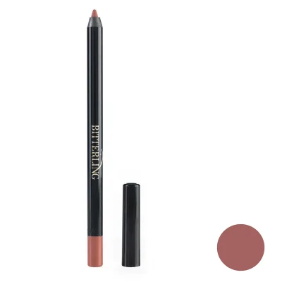 مداد لب پلاستیکی بیتلرینگ با رنگ گرم، بافت نرم و طراحی دقیق، پوشش یکدست و آرایش طبیعی و ماندگار برای لب‌ها ایجاد می‌کند.